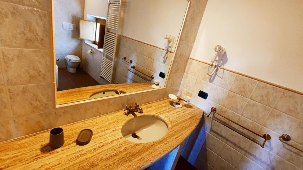 A 2 Passi Dal Lago Grotte di Castro Екстериор снимка